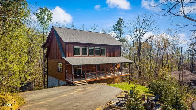 834 Pine Top Lane, Gatlinburg, TN 37738