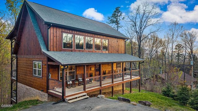 834 Pine Top Lane, Gatlinburg, TN 37738