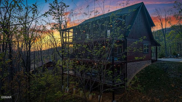 834 Pine Top Lane, Gatlinburg, TN 37738