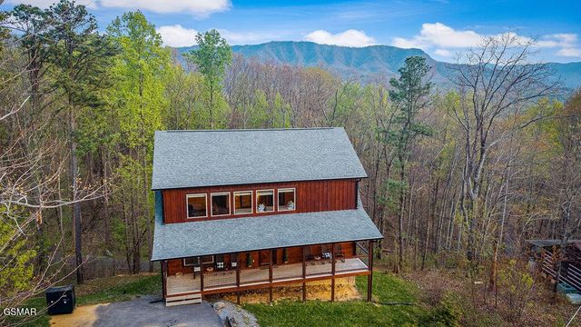 834 Pine Top Lane, Gatlinburg, TN 37738