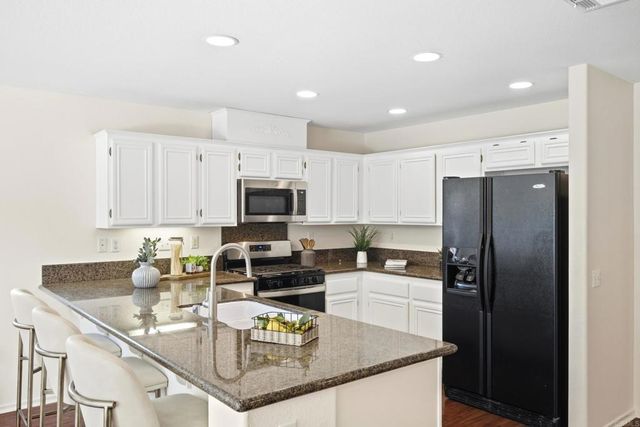1009 Longfellow Court, Oceanside, CA 92057