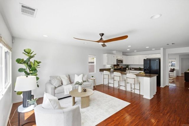 1009 Longfellow Court, Oceanside, CA 92057