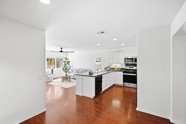 1009 Longfellow Court, Oceanside, CA 92057
