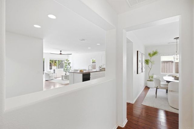 1009 Longfellow Court, Oceanside, CA 92057
