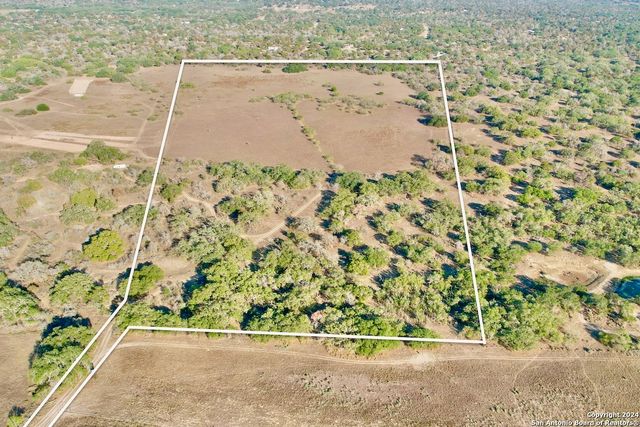 66.69 AC CR 777, Devine, TX 78016