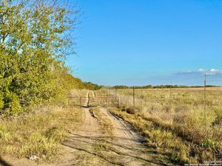 66.69 AC CR 777, Devine, TX 78016