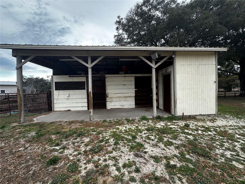 Image 11 of property listing at 590 NE 63RD STREET, Ocala, FL 34479