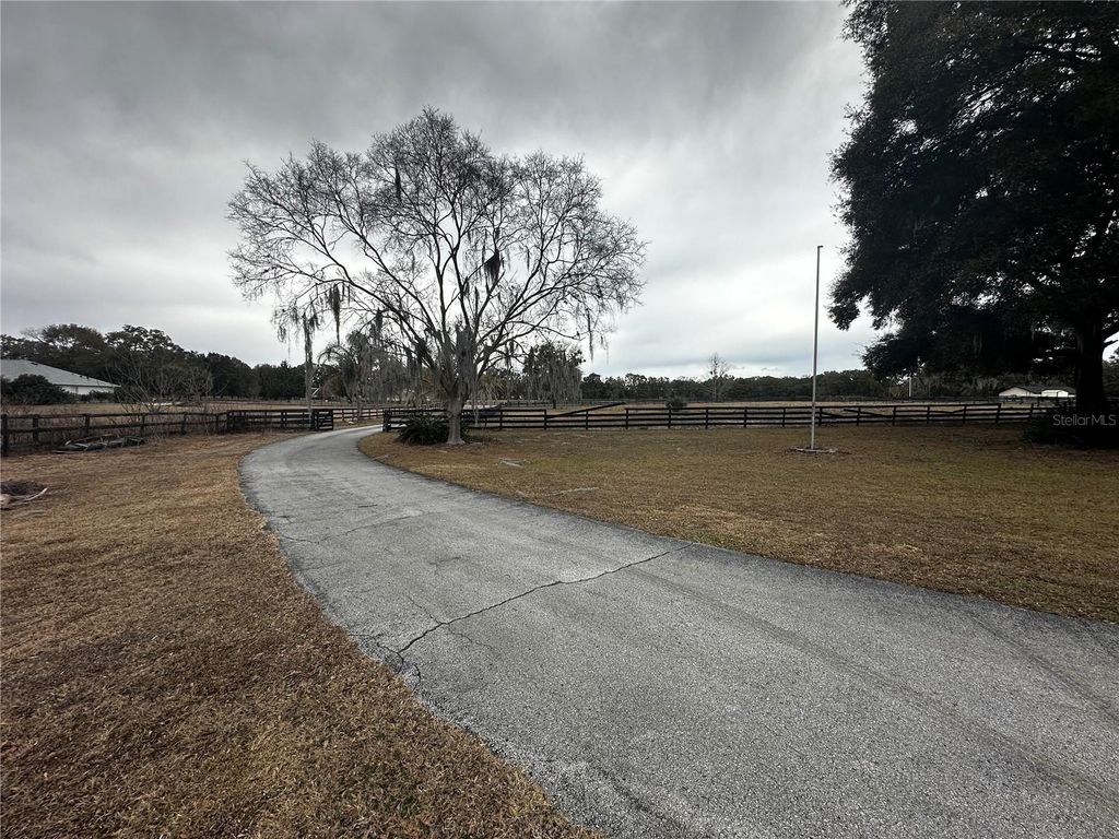 Image 13 of property listing at 590 NE 63RD STREET, Ocala, FL 34479