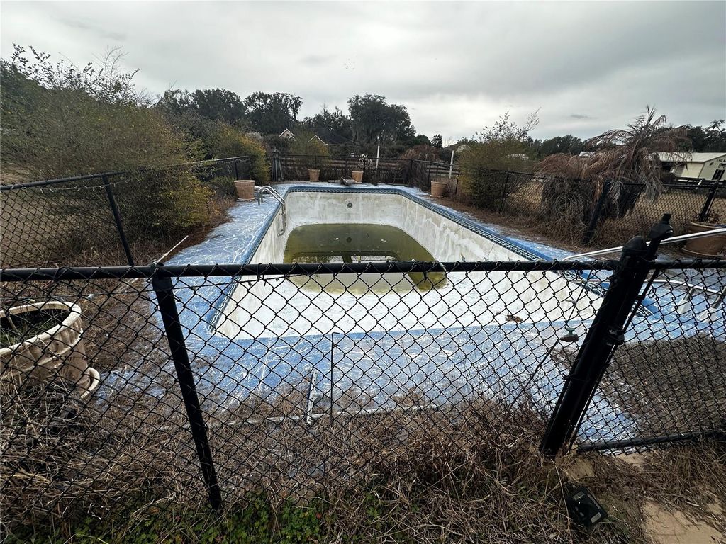 Image 6 of property listing at 590 NE 63RD STREET, Ocala, FL 34479