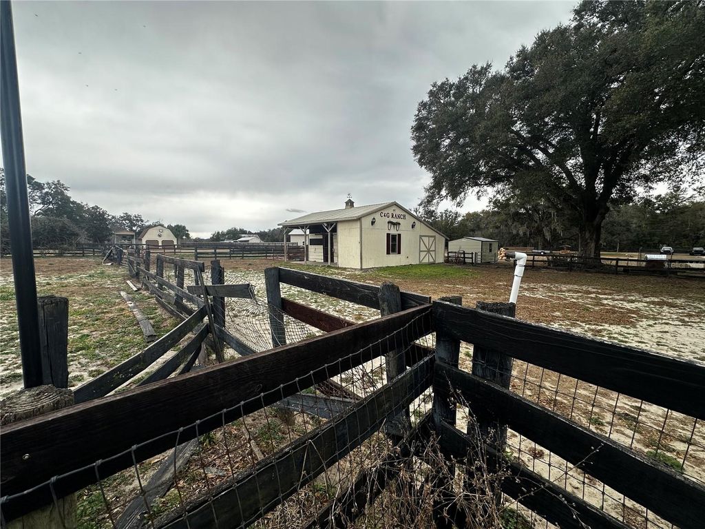 Image 9 of property listing at 590 NE 63RD STREET, Ocala, FL 34479