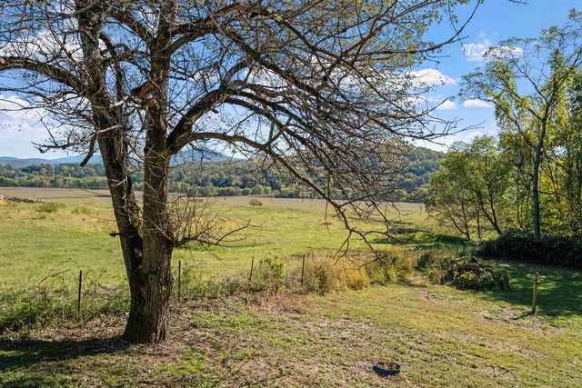 5887 VT Route 5 S, Newbury, VT 05051