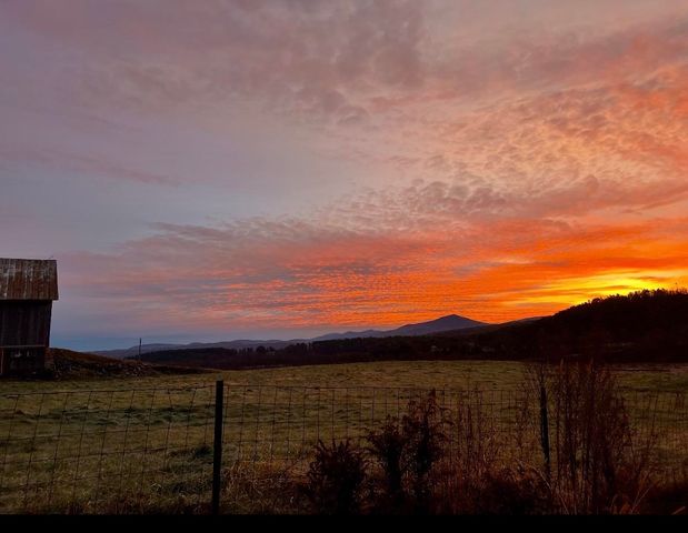 5887 VT Route 5 S, Newbury, VT 05051