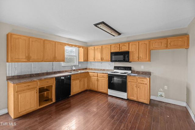 1930 W Robbins Road, Robbins, TN 37852