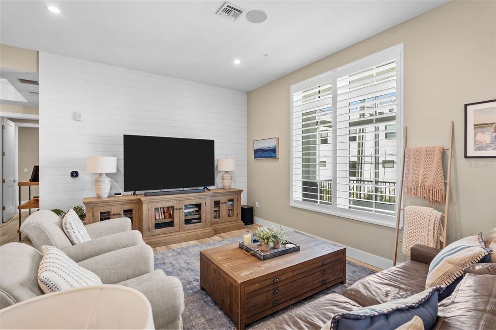 Image 11 of property listing at 91 DAVIS BOULEVARD 204, Tampa, FL 33606