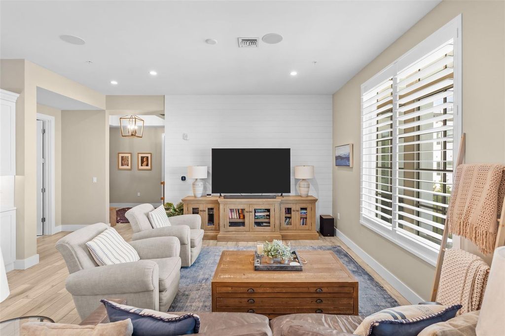 Image 3 of property listing at 91 DAVIS BOULEVARD 204, Tampa, FL 33606
