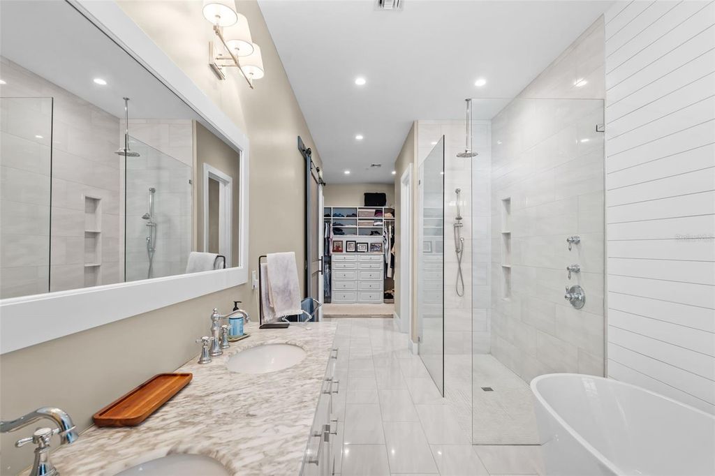 Image 36 of property listing at 91 DAVIS BOULEVARD 204, Tampa, FL 33606