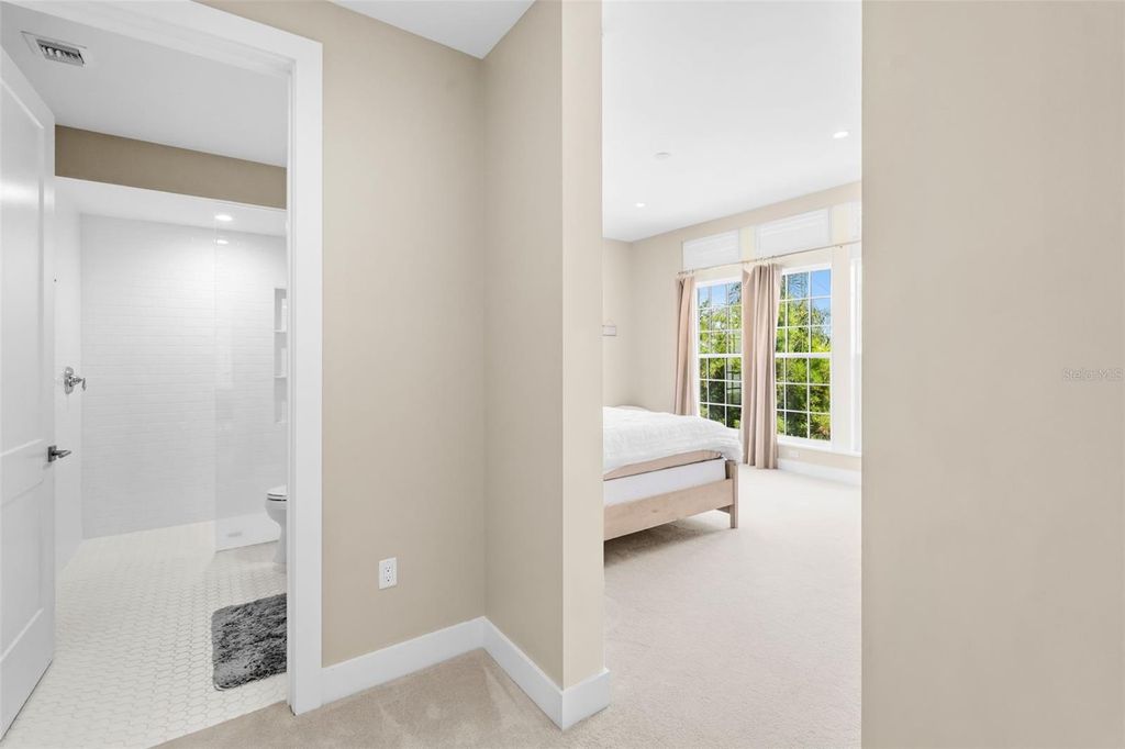 Image 37 of property listing at 91 DAVIS BOULEVARD 204, Tampa, FL 33606