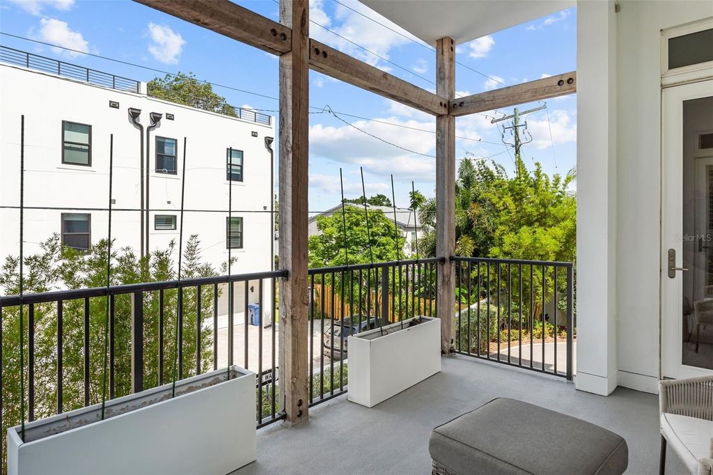 Image 5 of property listing at 91 DAVIS BOULEVARD 204, Tampa, FL 33606