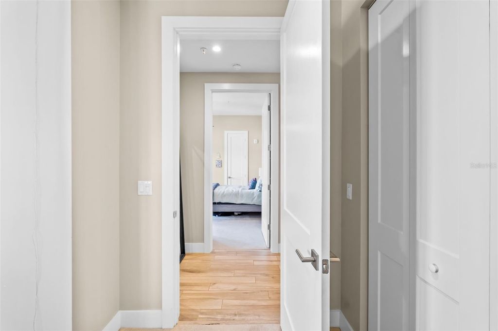 Image 43 of property listing at 91 DAVIS BOULEVARD 204, Tampa, FL 33606