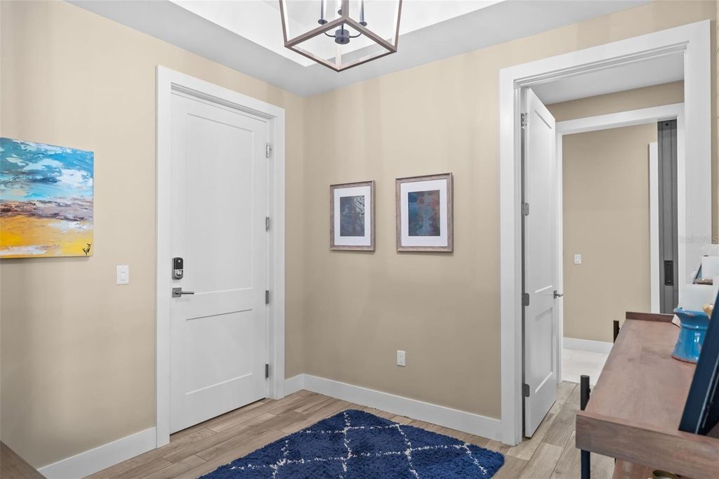 Image 7 of property listing at 91 DAVIS BOULEVARD 204, Tampa, FL 33606