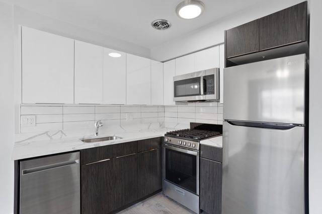 6758 N Sheridan Avenue 434, Chicago, IL 60626