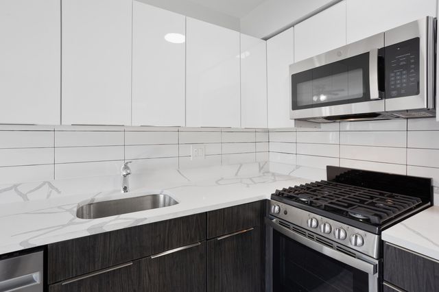 6758 N Sheridan Avenue 434, Chicago, IL 60626