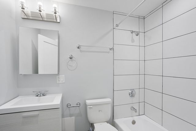 6758 N Sheridan Avenue 434, Chicago, IL 60626