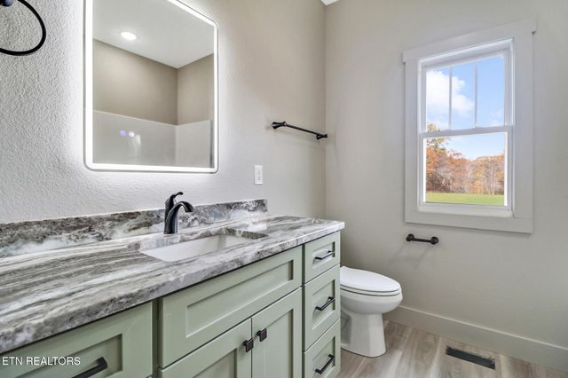 880 Allardt Hwy, Jamestown, TN 38556