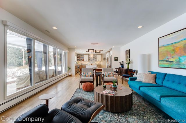 805 N Pemberton Road, Bloomfield Hills, MI 48302