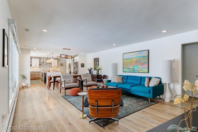 805 N Pemberton Road, Bloomfield Hills, MI 48302