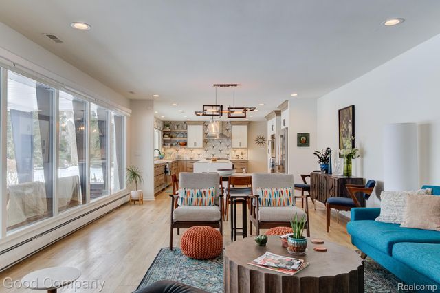 805 N Pemberton Road, Bloomfield Hills, MI 48302