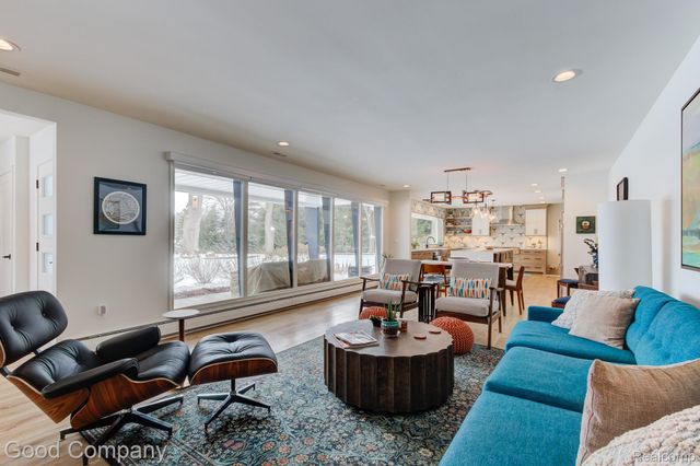 805 N Pemberton Road, Bloomfield Hills, MI 48302