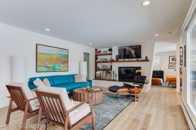 805 N Pemberton Road, Bloomfield Hills, MI 48302