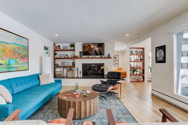 805 N Pemberton Road, Bloomfield Hills, MI 48302