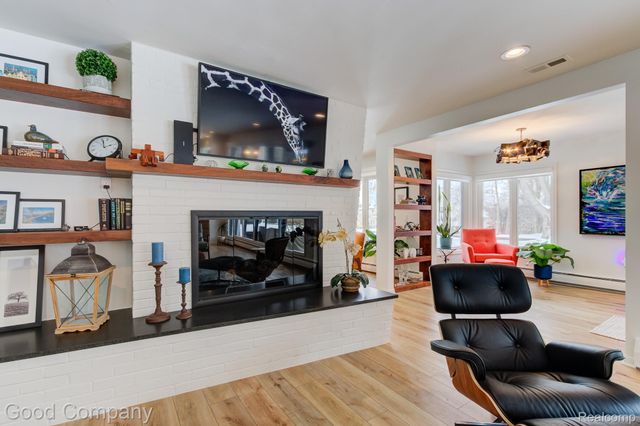 805 N Pemberton Road, Bloomfield Hills, MI 48302