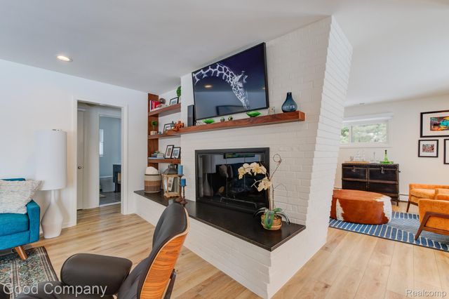 805 N Pemberton Road, Bloomfield Hills, MI 48302