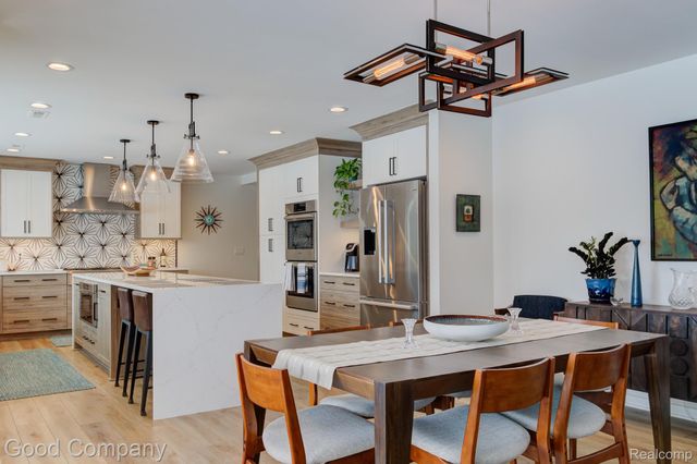 805 N Pemberton Road, Bloomfield Hills, MI 48302