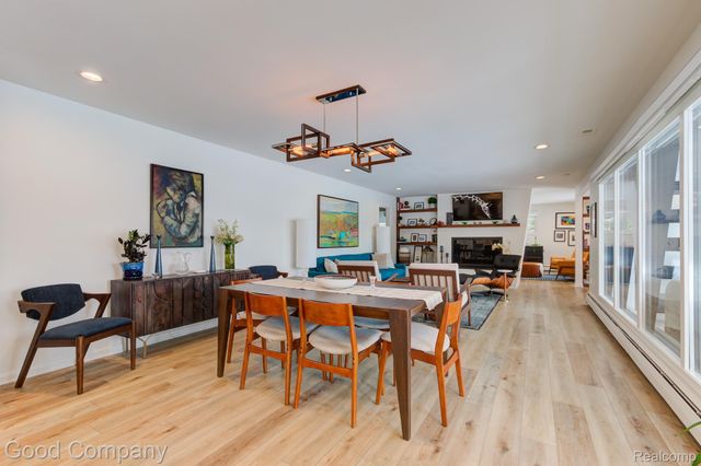 805 N Pemberton Road, Bloomfield Hills, MI 48302