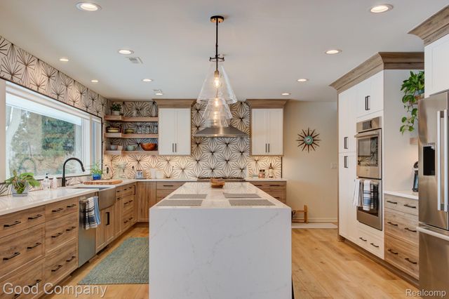 805 N Pemberton Road, Bloomfield Hills, MI 48302