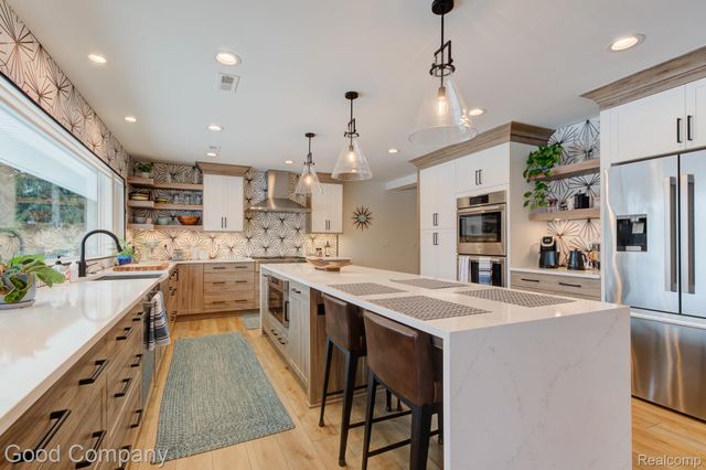 805 N Pemberton Road, Bloomfield Hills, MI 48302