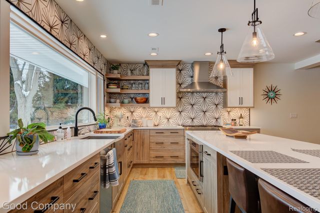 805 N Pemberton Road, Bloomfield Hills, MI 48302