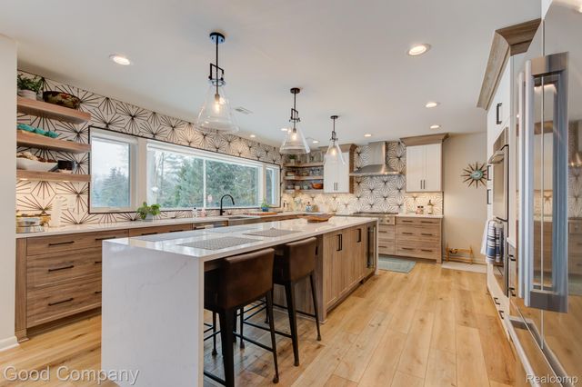 805 N Pemberton Road, Bloomfield Hills, MI 48302