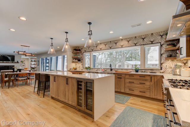 805 N Pemberton Road, Bloomfield Hills, MI 48302