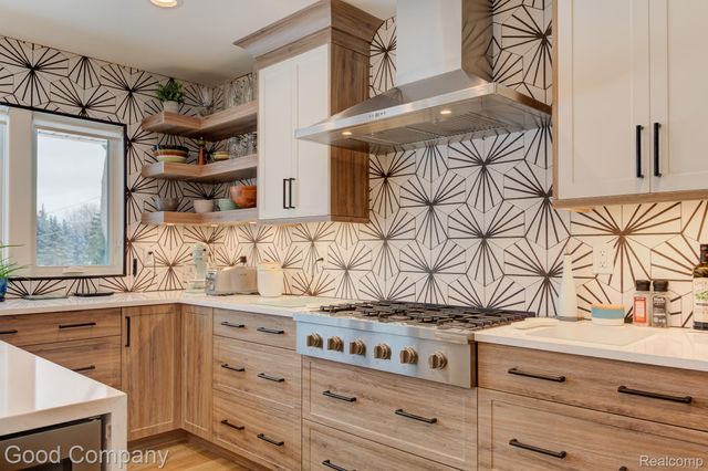 805 N Pemberton Road, Bloomfield Hills, MI 48302