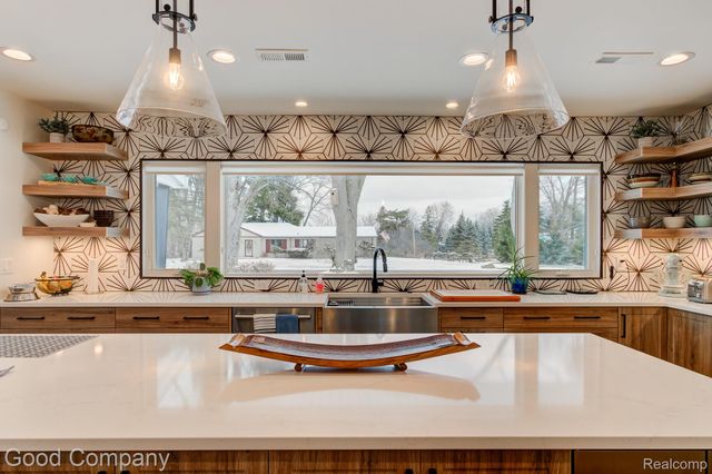 805 N Pemberton Road, Bloomfield Hills, MI 48302