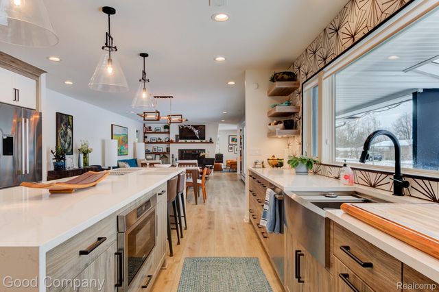 805 N Pemberton Road, Bloomfield Hills, MI 48302