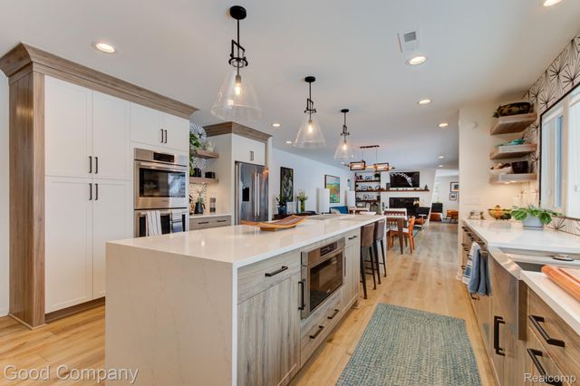 805 N Pemberton Road, Bloomfield Hills, MI 48302