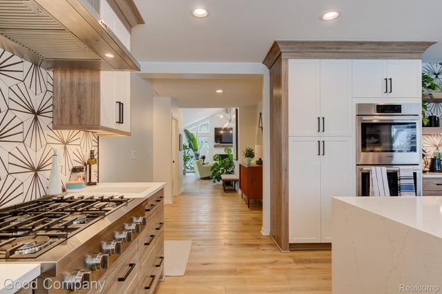 805 N Pemberton Road, Bloomfield Hills, MI 48302