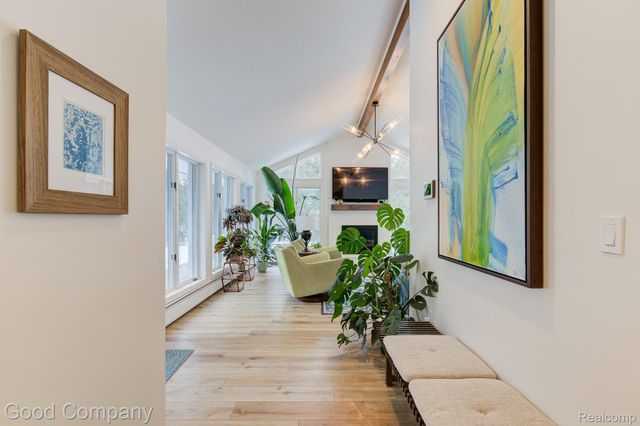 805 N Pemberton Road, Bloomfield Hills, MI 48302