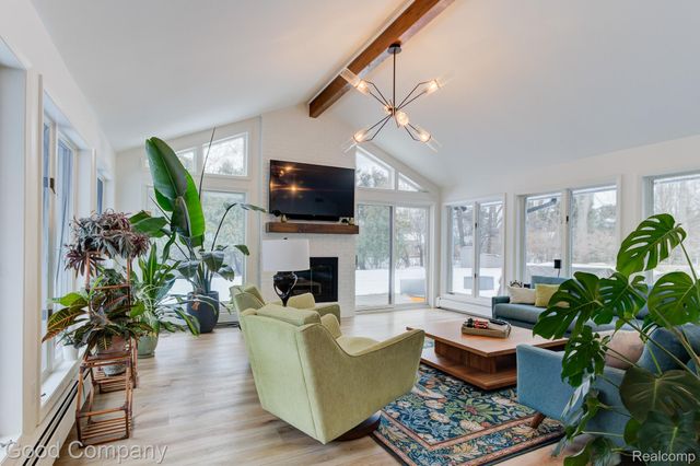 805 N Pemberton Road, Bloomfield Hills, MI 48302